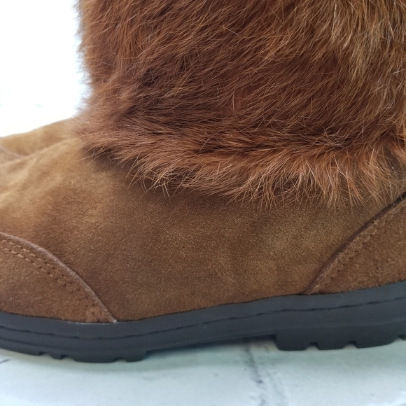 Minnetonka Carson mukluk suede rabbit fur boots - Picture 5 of 14